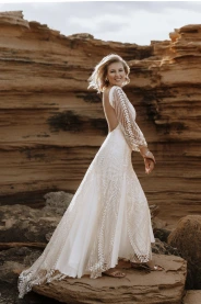 Svatební šaty Salma výrazné šaty s rukávy – detail modelu