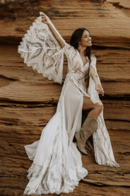 SELENE bohémské svatební šaty – boční pohled