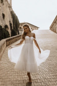 Svatební šaty Dotty puntíkaté midi šaty – přední pohled