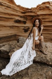 KAIA celokrajkové boho svatební šaty – detail materiálu