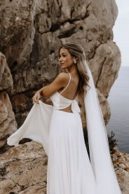 Svatební šaty Vzorkové šaty Lliri – přední pohled