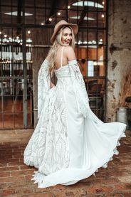 Svatební šaty Vzorkové šaty Evelyn – silueta modelu