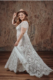 Svatební šaty pro plnoštíhlé Vzorkové šaty Maya Plus – přední pohled