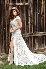 Svatební šaty pro plnoštíhlé Vzorkové šaty Maya Plus – silueta modelu