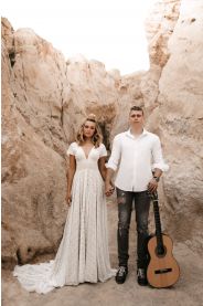 Svatební šaty Vzorkové šaty Lola – silueta modelu