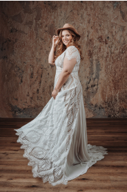 2350 11 krajkove boho saty davine plus