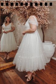 Svatební šaty pro plnoštíhlé Dotty Plus puntíkaté midi šaty, vel.44 – boční pohled