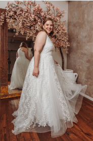 ELISIA PLUS krajkové šaty na jedno rameno