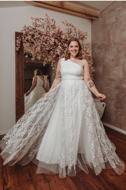 ELISIA PLUS krajkové šaty na jedno rameno