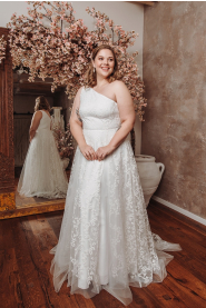 ELISIA PLUS krajkové šaty na jedno rameno