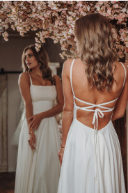 Svatební šaty se šněrováním na zádech