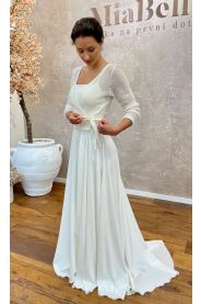 Zavinovací flitrovaný svetřík – přední pohled