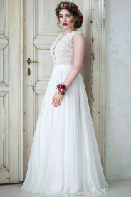 Svatebni saty s bavlnene krajky s hlubokym vystrihem (1)