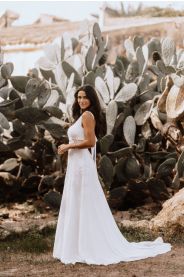 Svatební šaty Amara – boční pohled