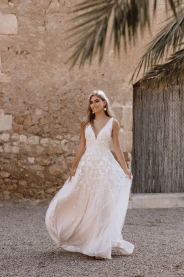 Svatební šaty Grace – zadní pohled