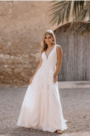 květinové svatební šaty