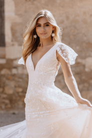 květinové svatební šaty