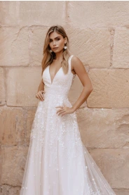 Svatební šaty Grace – boční pohled