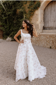 Svatební šaty Esme – boční pohled