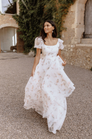 květinové svatební šaty