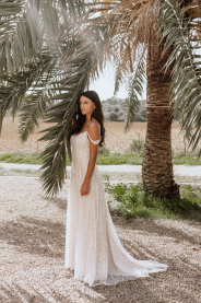 třpytivé svatební šaty