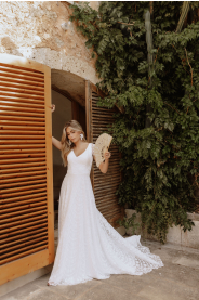 celokrajkové svatební šaty