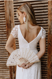 celokrajkové svatební šaty