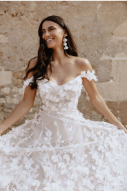 celokrajkové svatební šaty