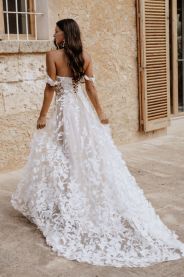 Svatební šaty Lilly – na postavě