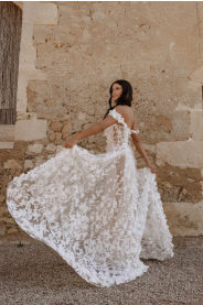 celokrajkové svatební šaty