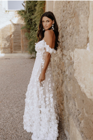 celokrajkové svatební šaty