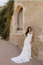 celokrajkové svatební šaty