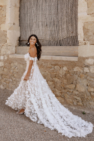 celokrajkové svatební šaty