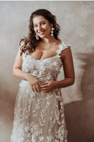 Svatební šaty pro plnoštíhlé Lilly Plus – boční pohled