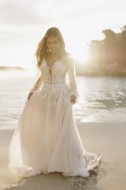 Svatební šaty Calvia – romantický detail