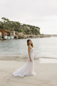 Svatební šaty Calla – čistá silueta