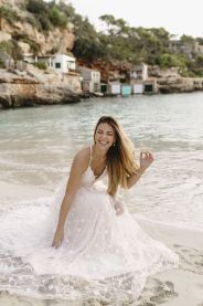 Svatební šaty Nerea – čistá silueta