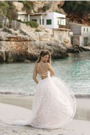 Svatební šaty Nerea – boční pohled