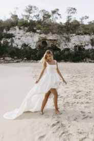 Svatební šaty Sai – na postavě