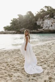 Svatební šaty Sai – boční pohled