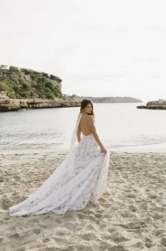 Svatební šaty Ariana – na postavě