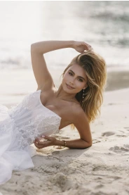 Svatební šaty Vicky – boční pohled