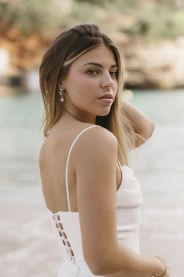 Svatební šaty Claudia – boční pohled