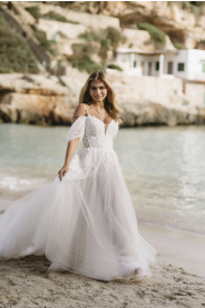 svatební šaty s bohatou tylovou sukní