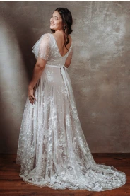 Svatební šaty pro plnoštíhlé Olivia Plus – boční pohled