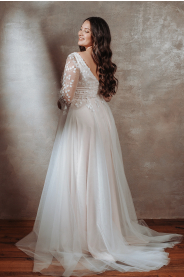 svatební šaty s tylovou sukní plus size