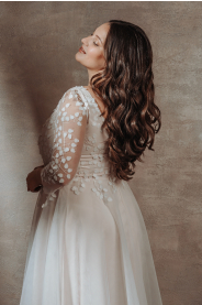 svatební šaty s tylovou sukní plus size