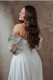 Svatební šaty pro plnoštíhlé Anna Plus – boční pohled