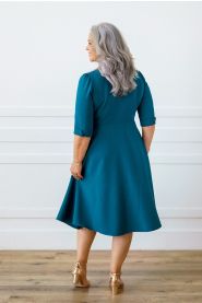 Midi business zavinovací šaty - výběr barev – boční pohled