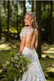 Svatební šaty Lyra – zadní pohled